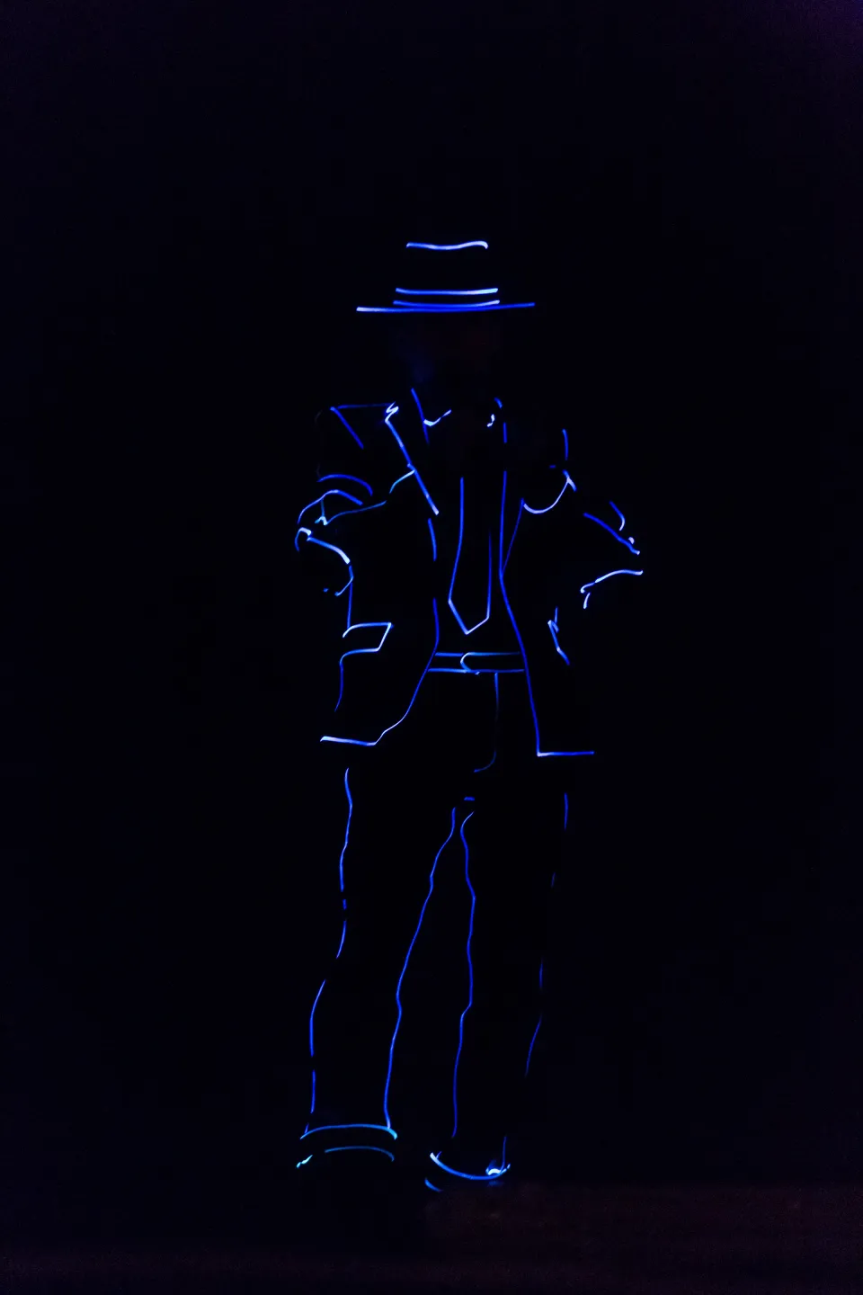 vienas LED violetinis atlikėjas