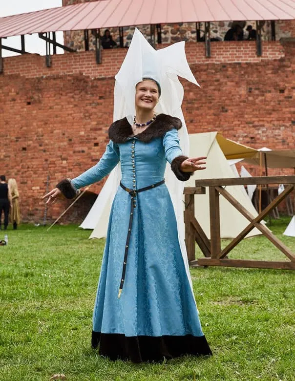 Blue medieval dress with a fur collar and white headdress